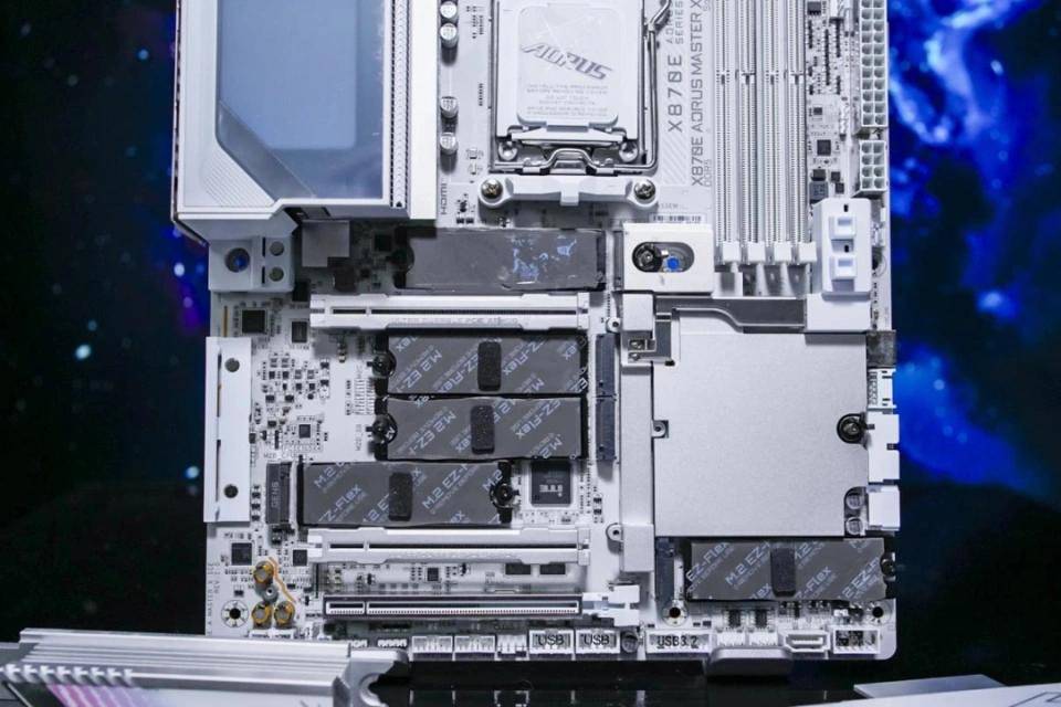 技嘉X3D系列主板免费提升游戏性能pg电子模拟器高端主板“模范生”(图14)